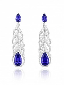 Tanzanite diamond earrings in 18ct white gold, set with 2 pear-shaped tanzanites (36cts), 2 pear-shaped tanzanites (7cts), 72 pear-shaped diamonds (10cts) and diamonds.