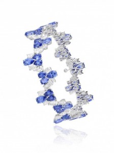 Sapphire diamond bracelet in 18ct white gold set with pear-shaped sapphires (24cts) and pear-shaped diamonds (9cts).