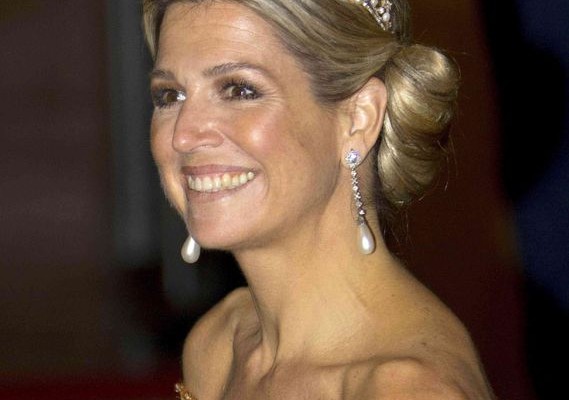 queen-maxima-pearl-diamond-crown-tiara-h724