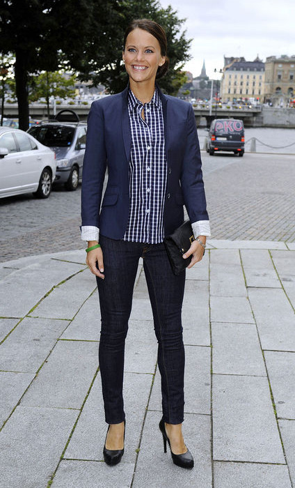 sofia-hellqvist-jeans-gingham-shirt-blazer-h724
