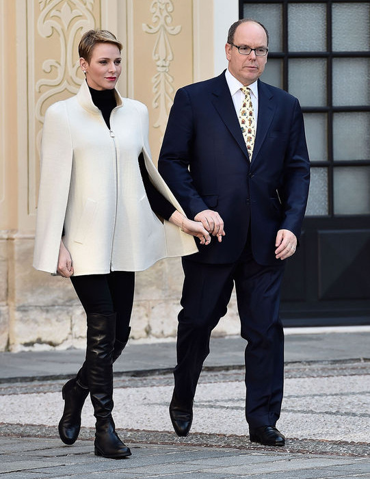 princess-charlene-white-cape-black-boots-christmas-h724