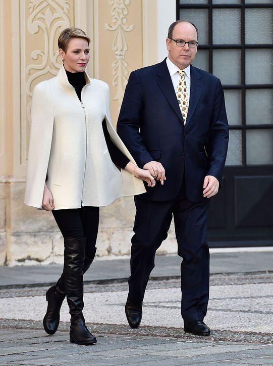 princess-charlene-white-cape-black-boots-christmas-h724